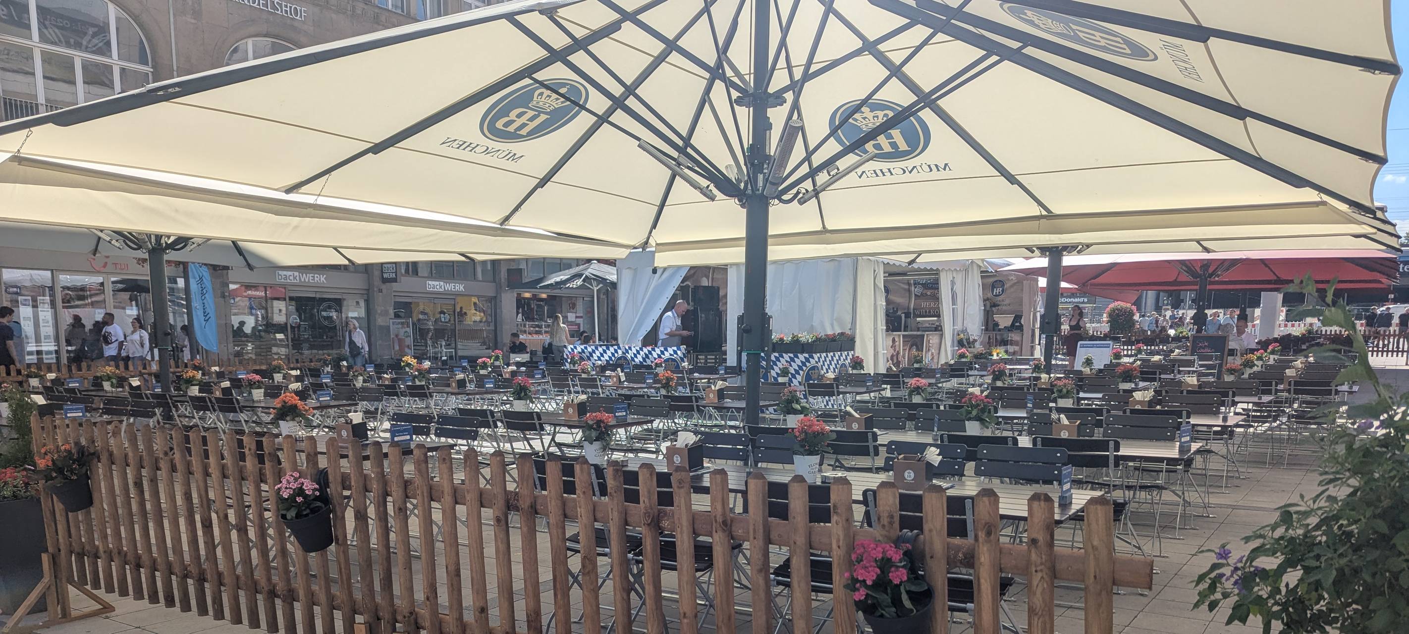 Königshof in Essen: Markthalle öffnet später, Oktoberfest im Brauhaus