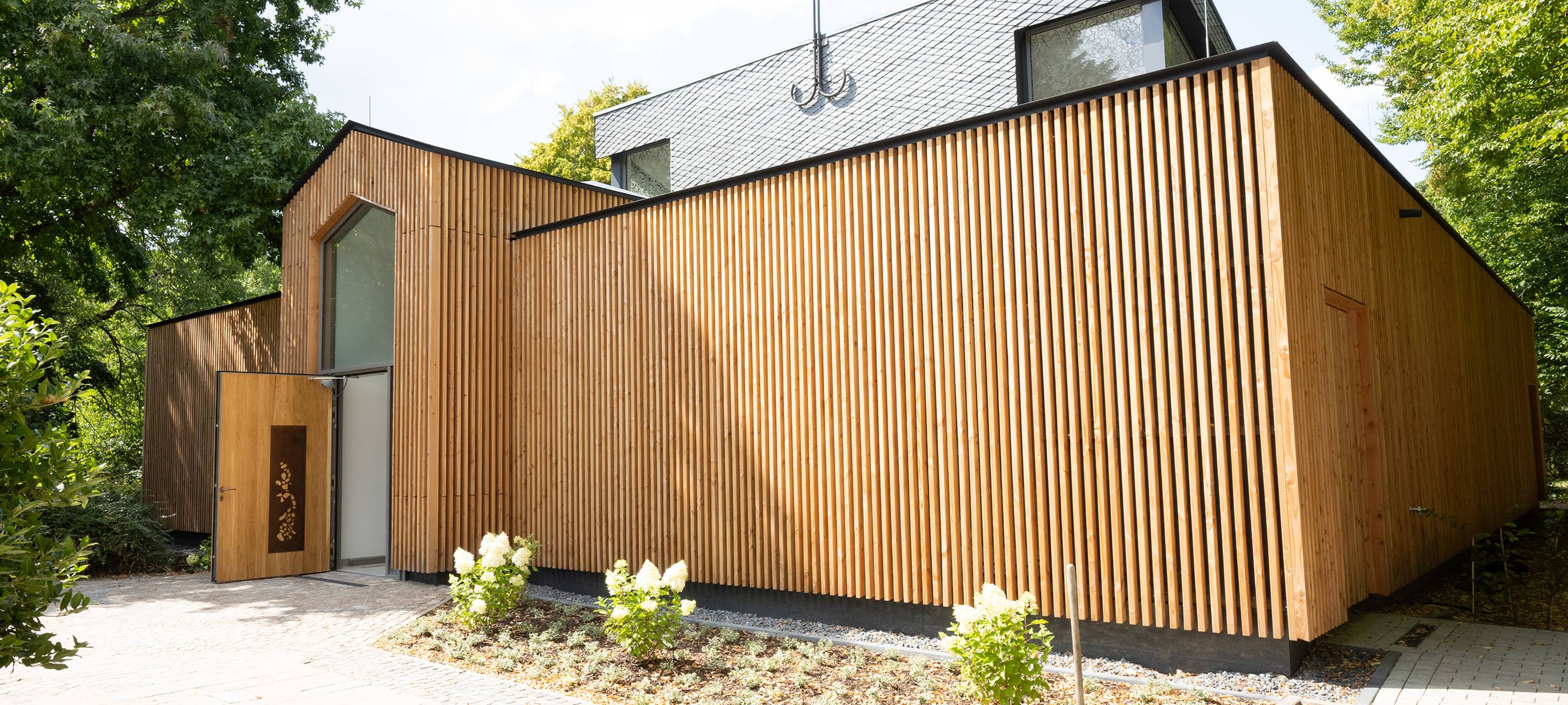 Kirche in Essen modernisiert - große Wiedereröffnung