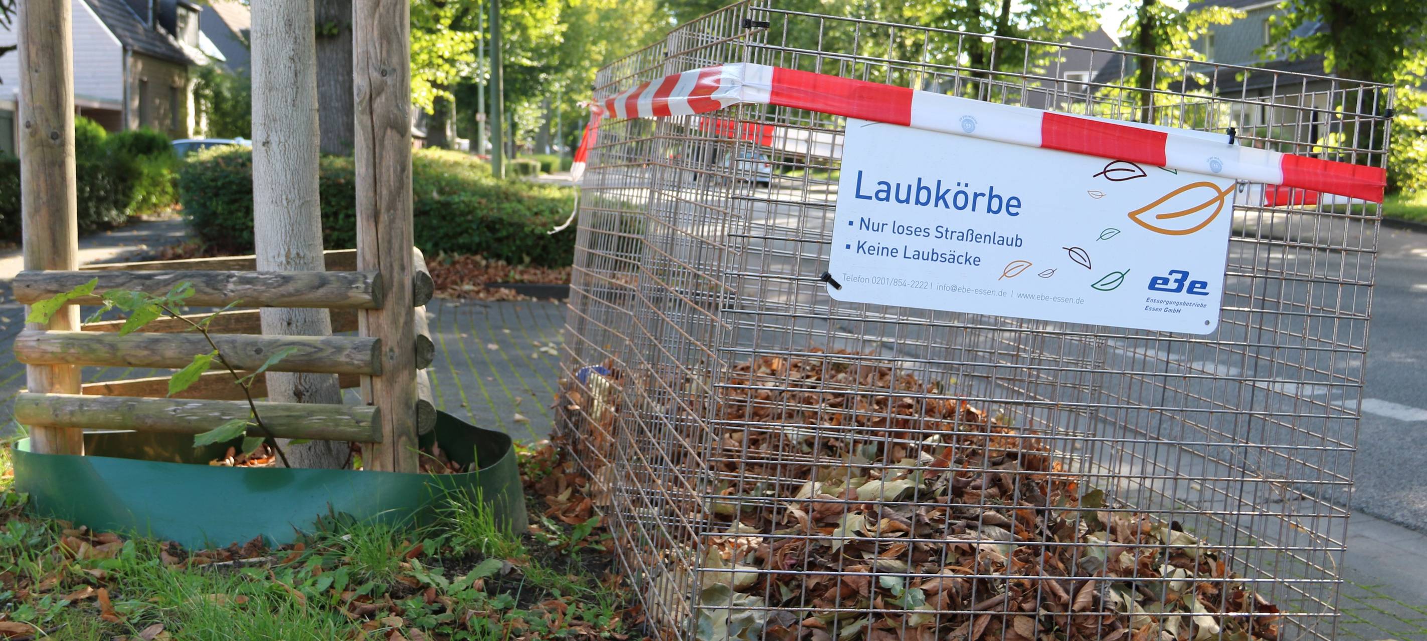 Laubkörbe in Essen kommen an den Straßenrand