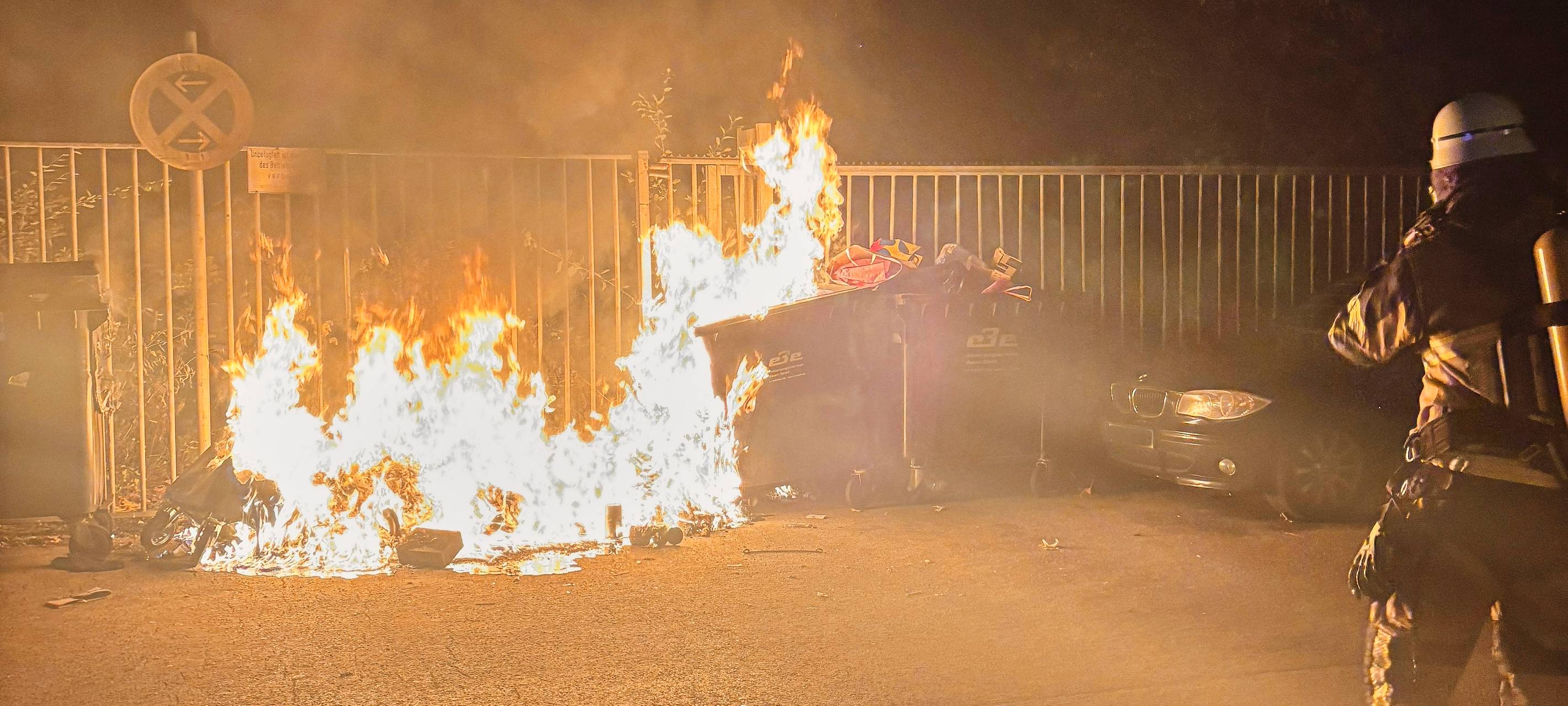 Brandserie in Essen - Container in Flammen