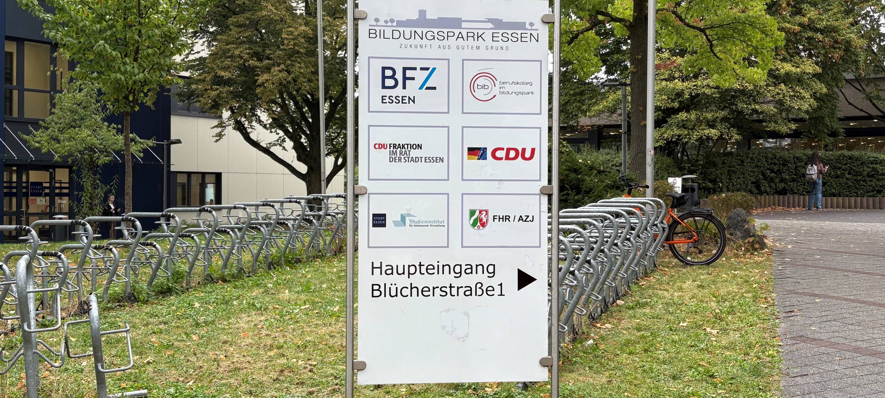 Zwischen Schock und Gelassenheit - Essen nach dem Messerangriff am Berufskolleg