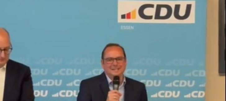 OB Thomas Kufen bei Wahlparty in Essen 2025.