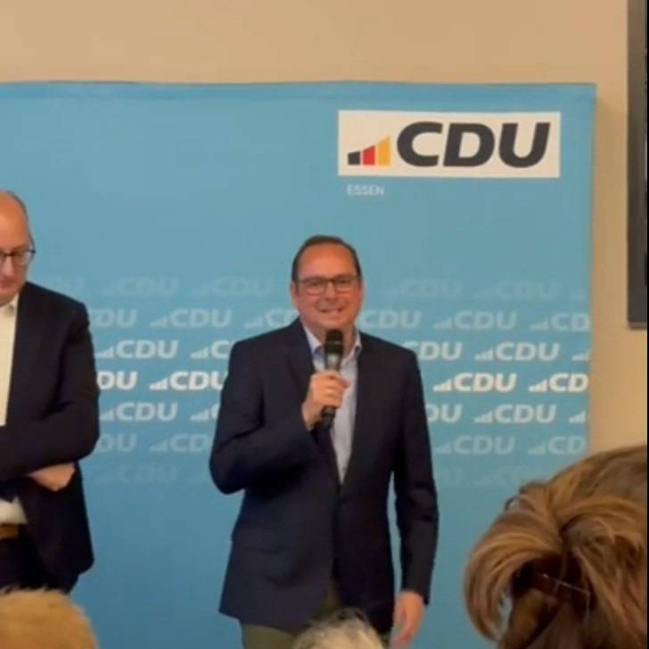 OB Thomas Kufen bei Wahlparty in Essen 2025.