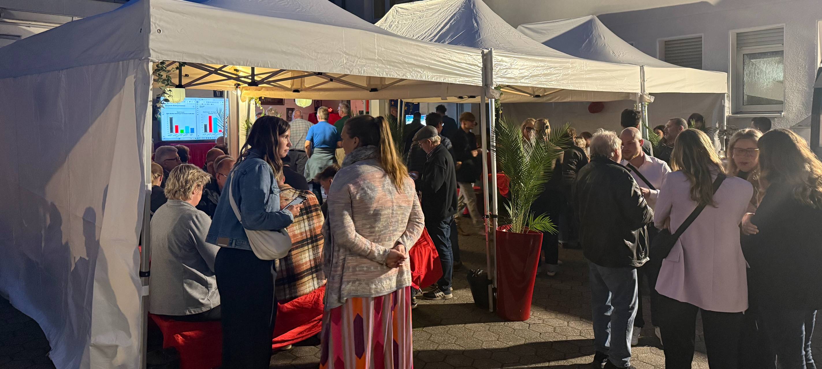 Die SPD-Wahlparty zur Kommunalwahl 2025 wird voller in Essen.