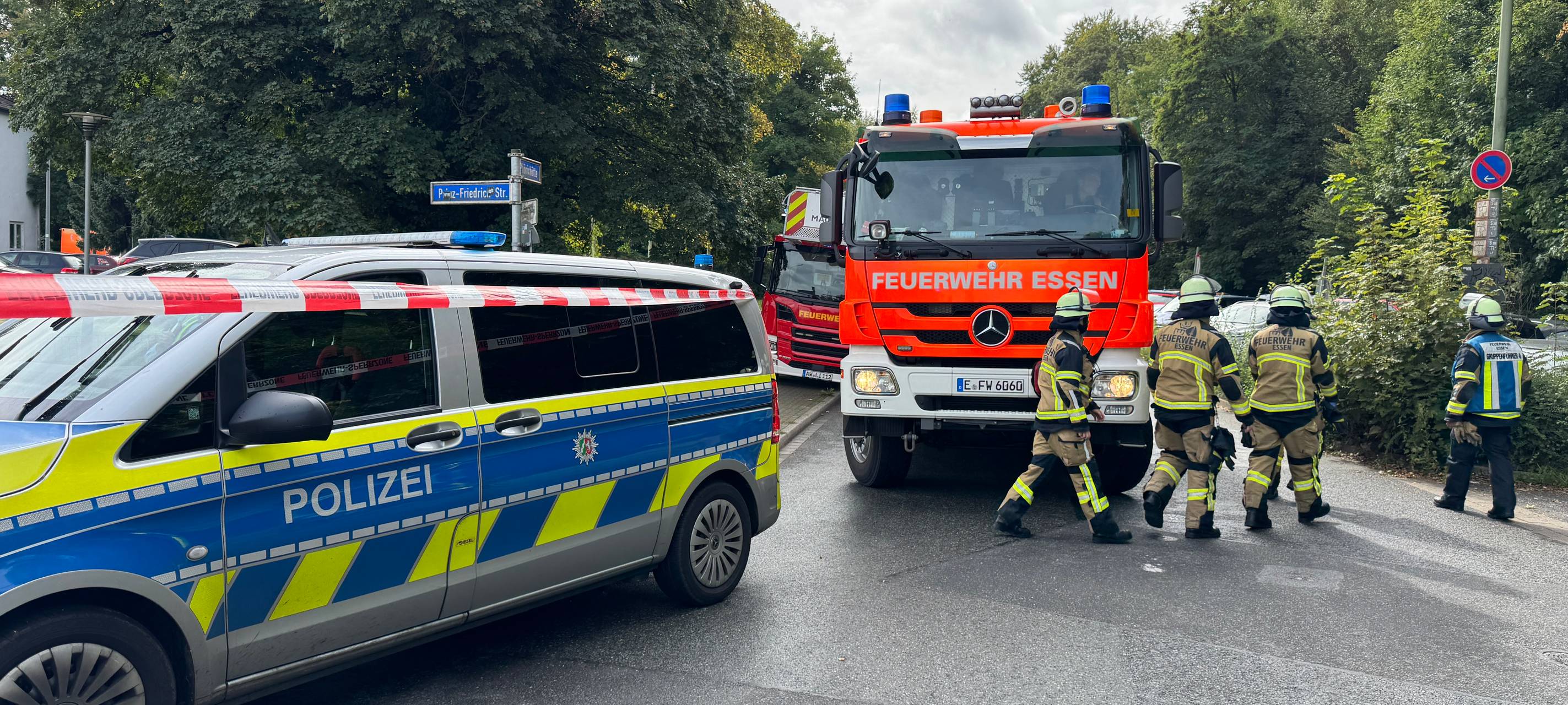 Unfall / Feuerwehr und Polizei vor Ort