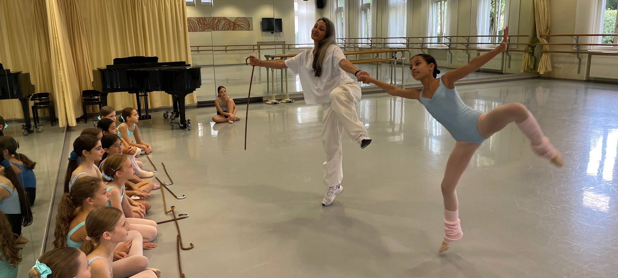 Charlie Chaplin-Hommage in Essen - 11-Jährige tanzt auf der großen Bühne