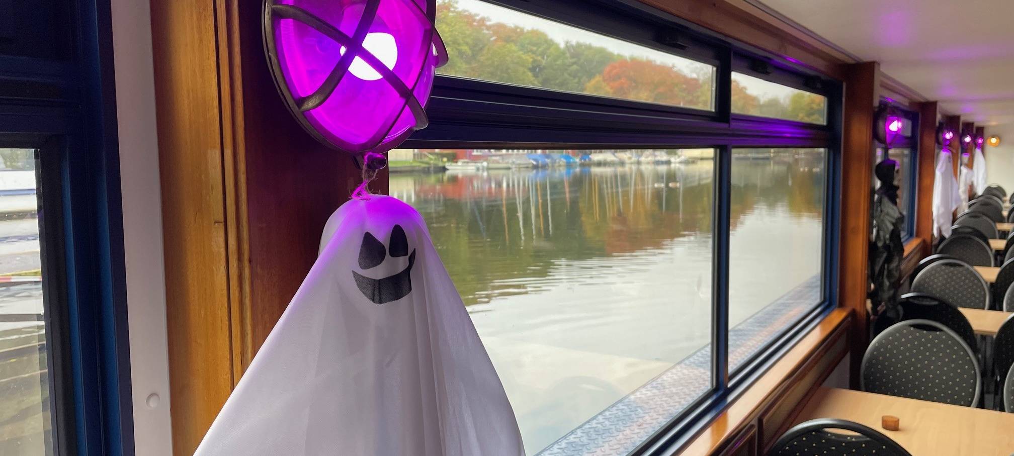 Weisse Flotte in Essen zu Halloween: Mole wird zur Geisterinsel