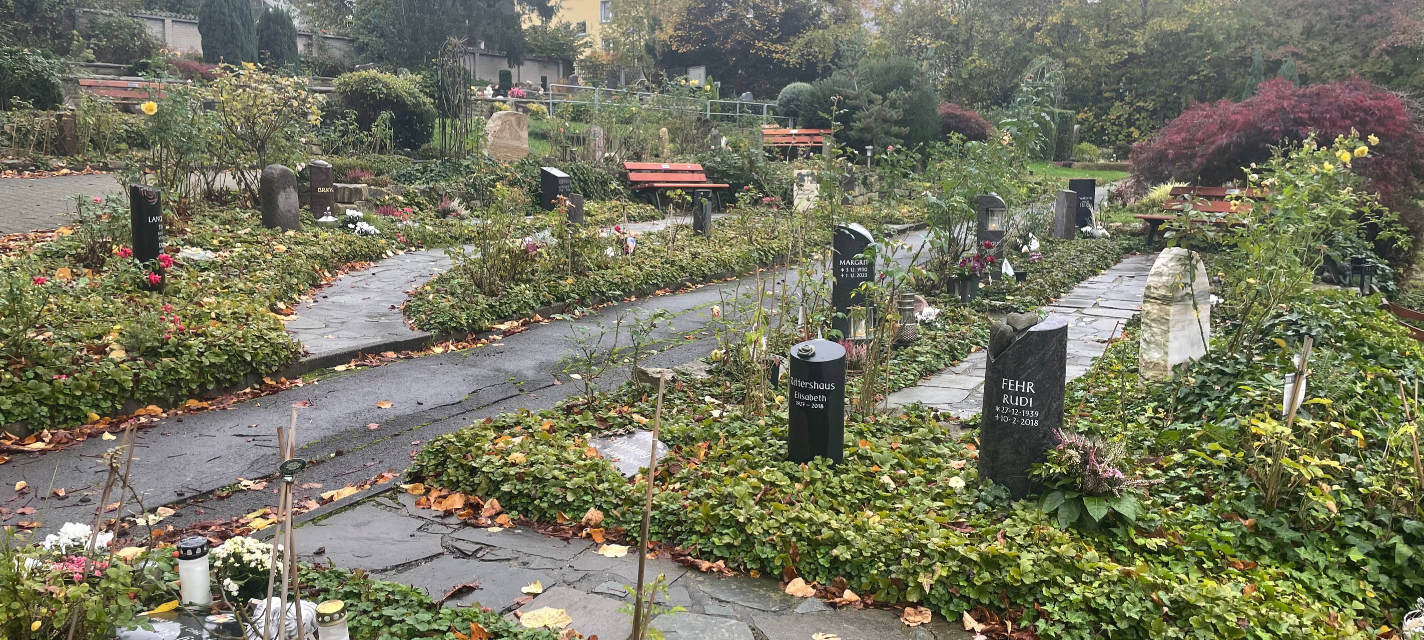 Vor Allerheiligen in Essen: Tipps und Trends für die Grabpflege auf dem Friedhof