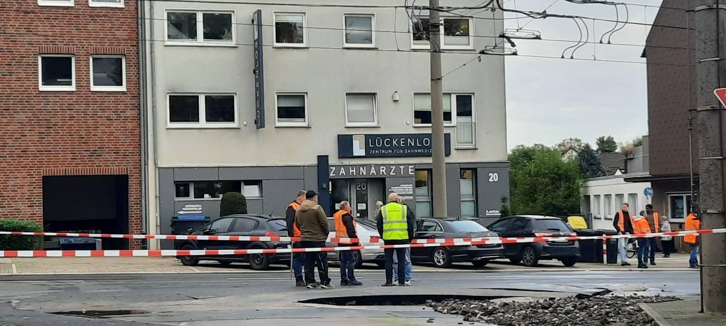 Große Straße in Essen unter Wasser
