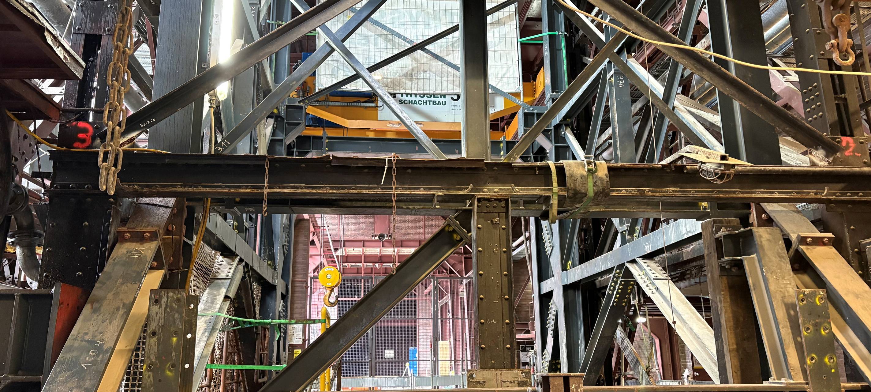 Zeche Zollverein in Essen - stehen die Räder für immer still?