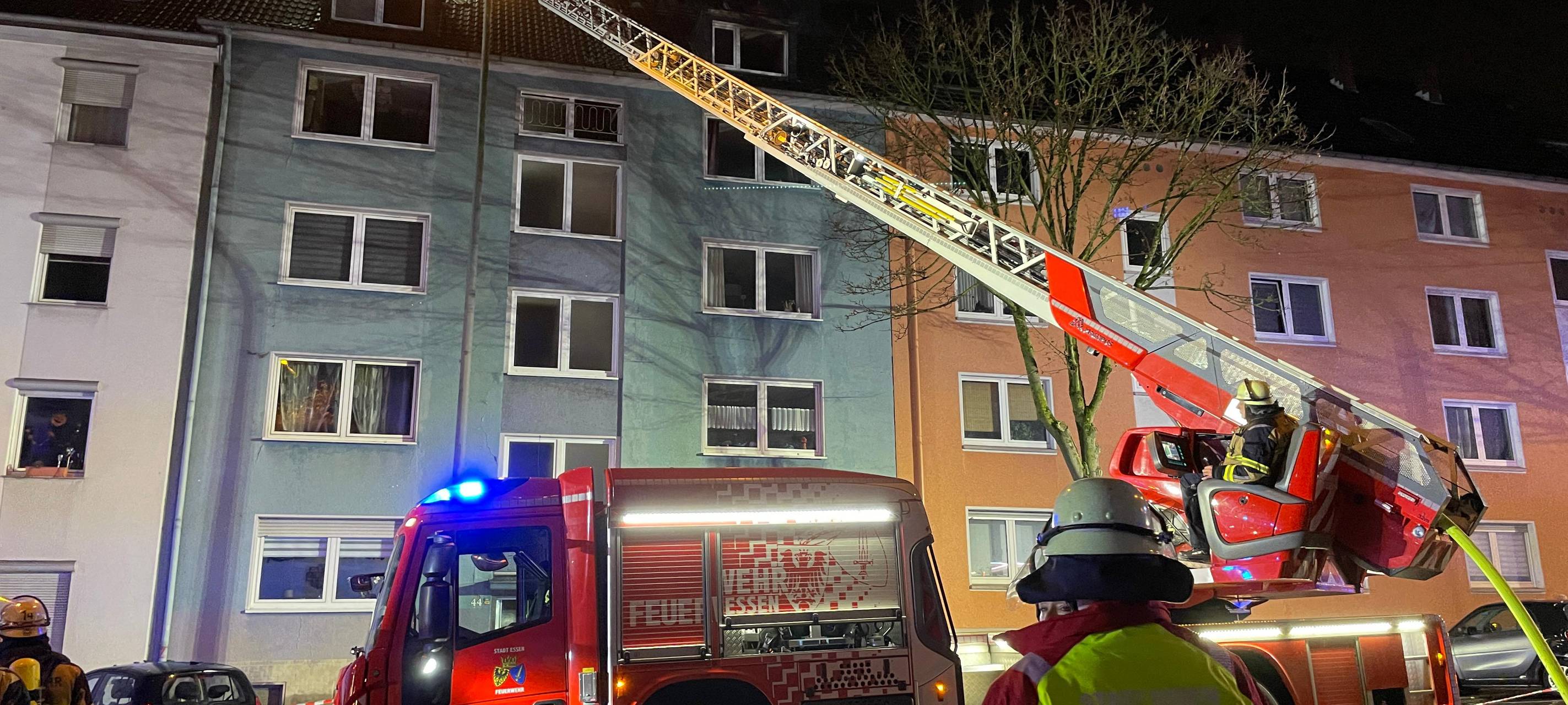 Großeinsatz in Essen: Dachstuhl in Flammen