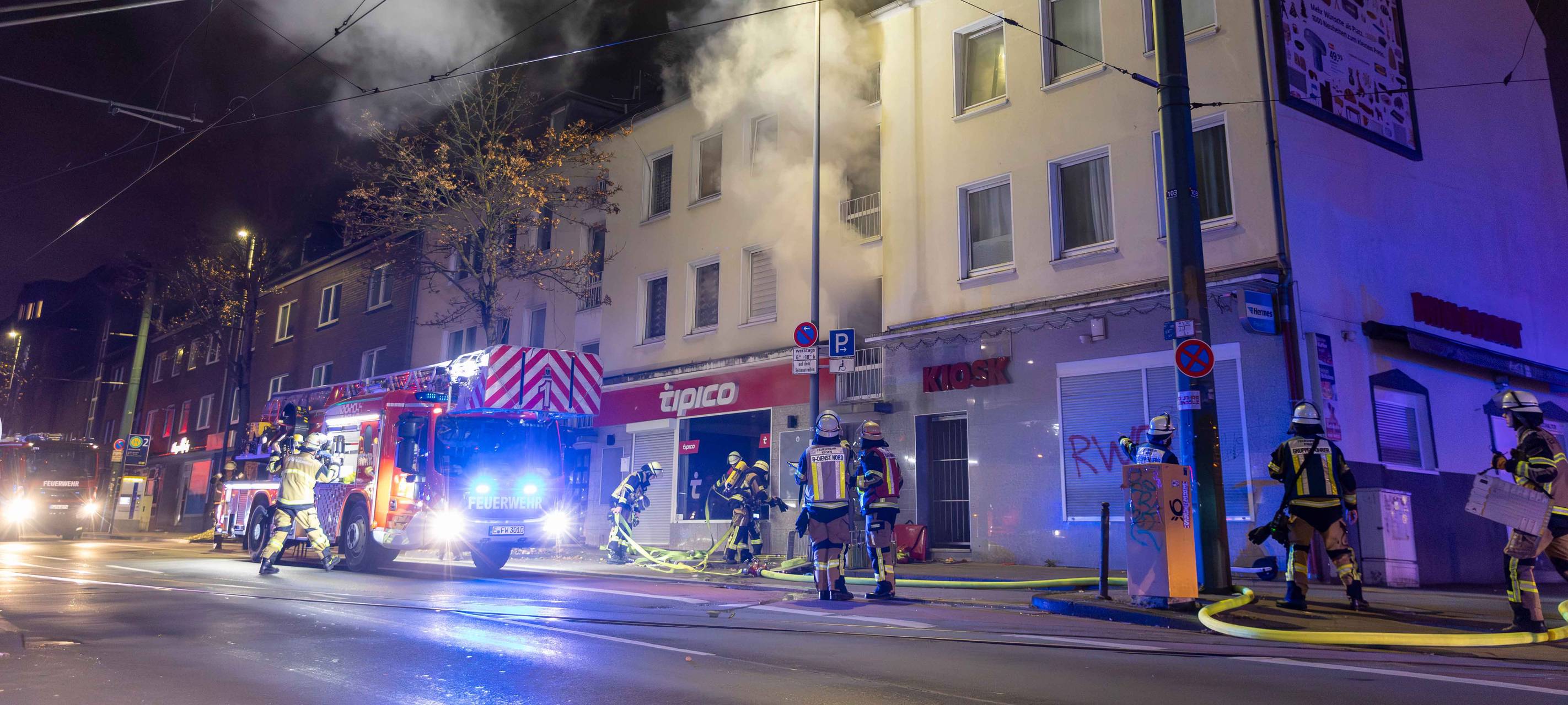 Brandserie in Essen - Feuerwehr im Dauereinsatz