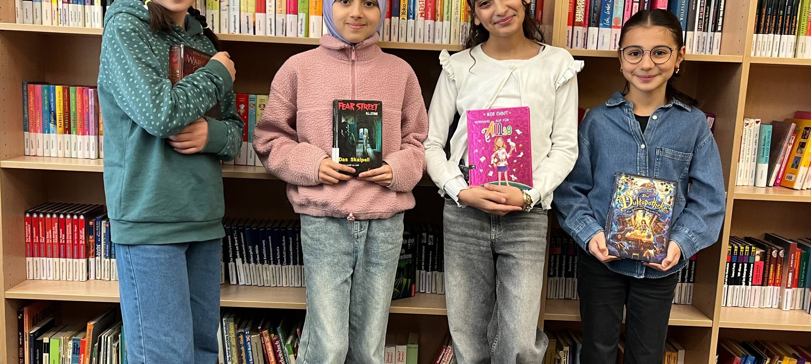 Schüler in Essen lesen Geschichten vor am bundesweiten Vorlesetag