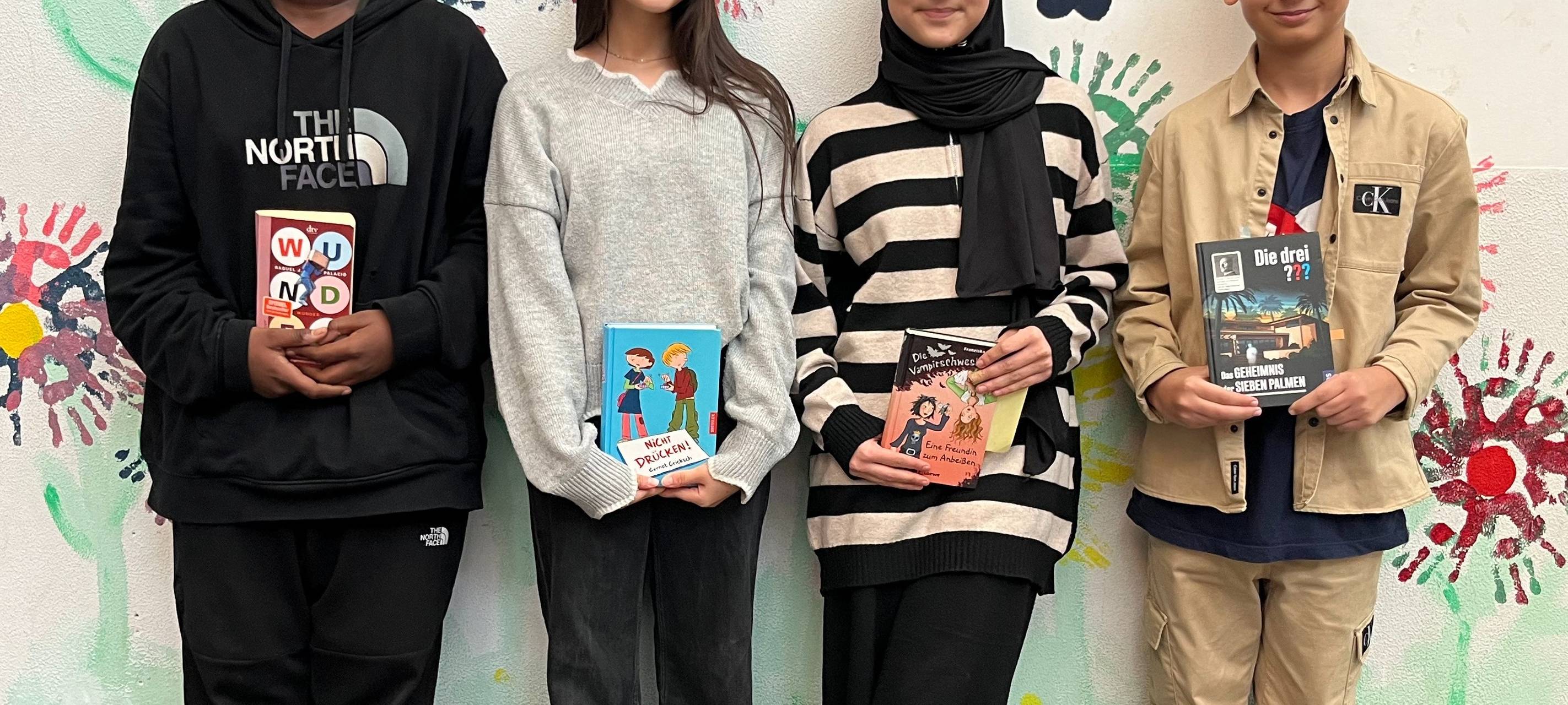 Schüler in Essen lesen Geschichten vor am bundesweiten Vorlesetag