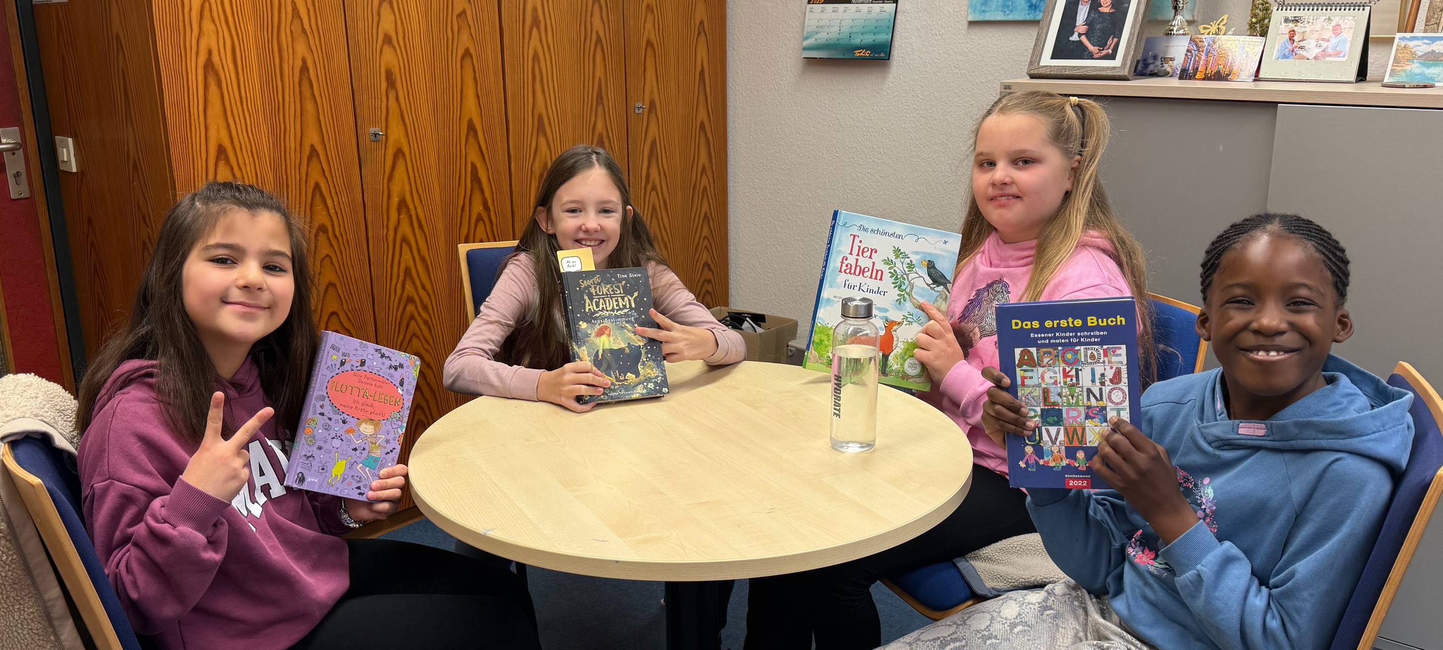 Schüler in Essen lesen Geschichten vor am bundesweiten Vorlesetag