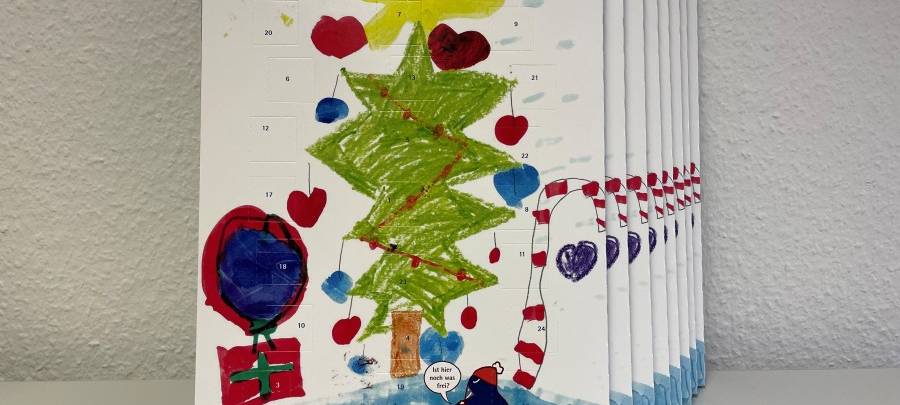 Kinder in Essen bekommen Adventskalender geschenkt