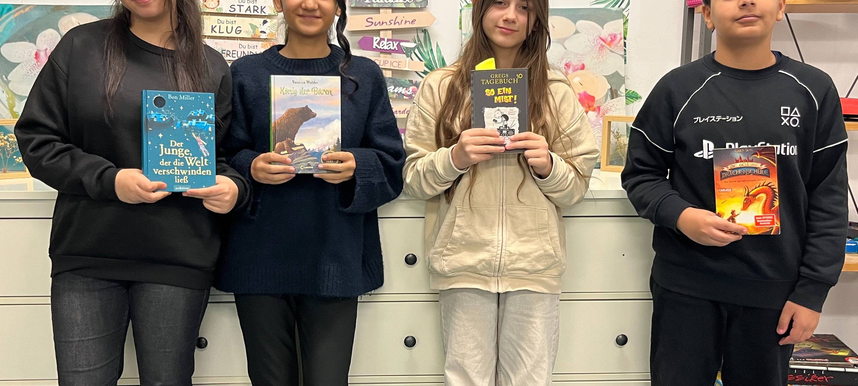 Schüler in Essen lesen Geschichten vor am bundesweiten Vorlesetag