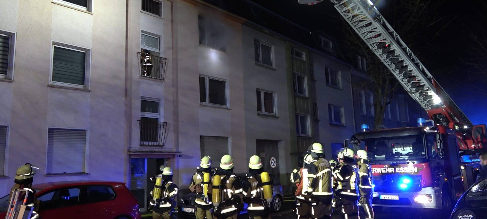 Mehrere Brände in Essen: Alte Lagerhalle in Flammen