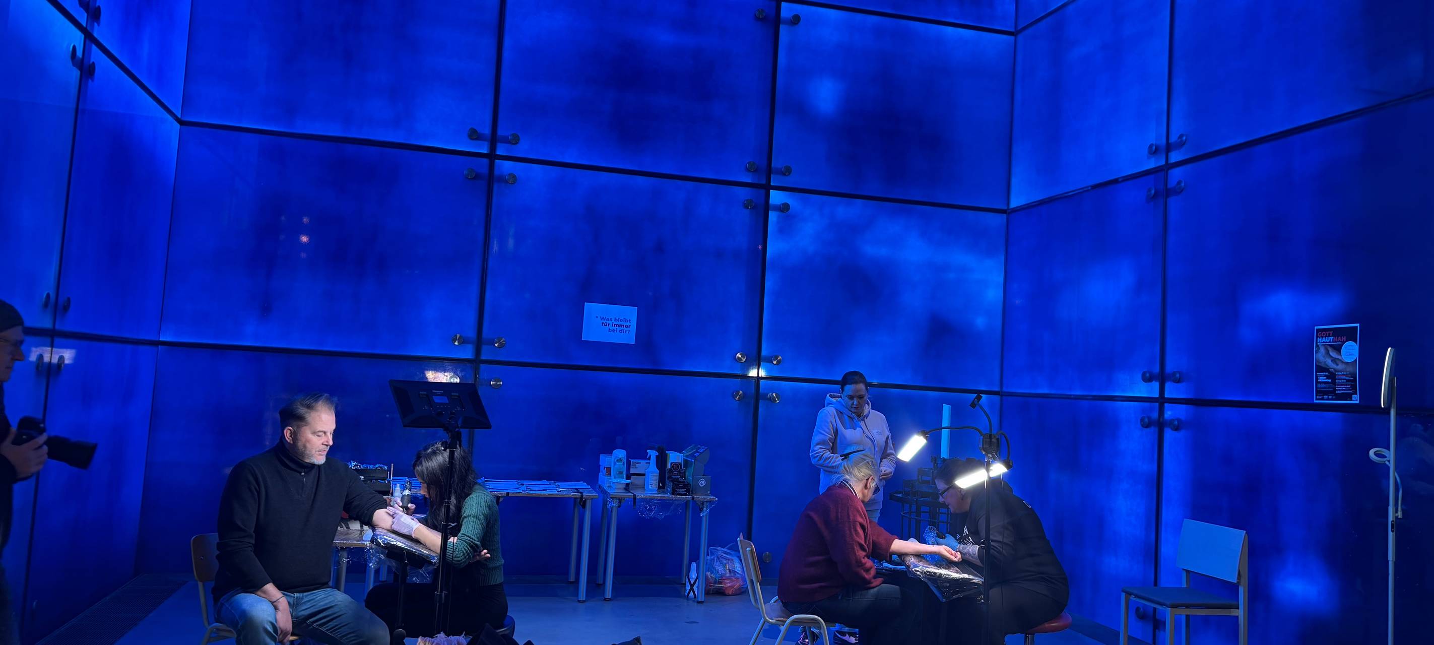 Tattoos in der Kirche: Überraschende Aktion in Essen