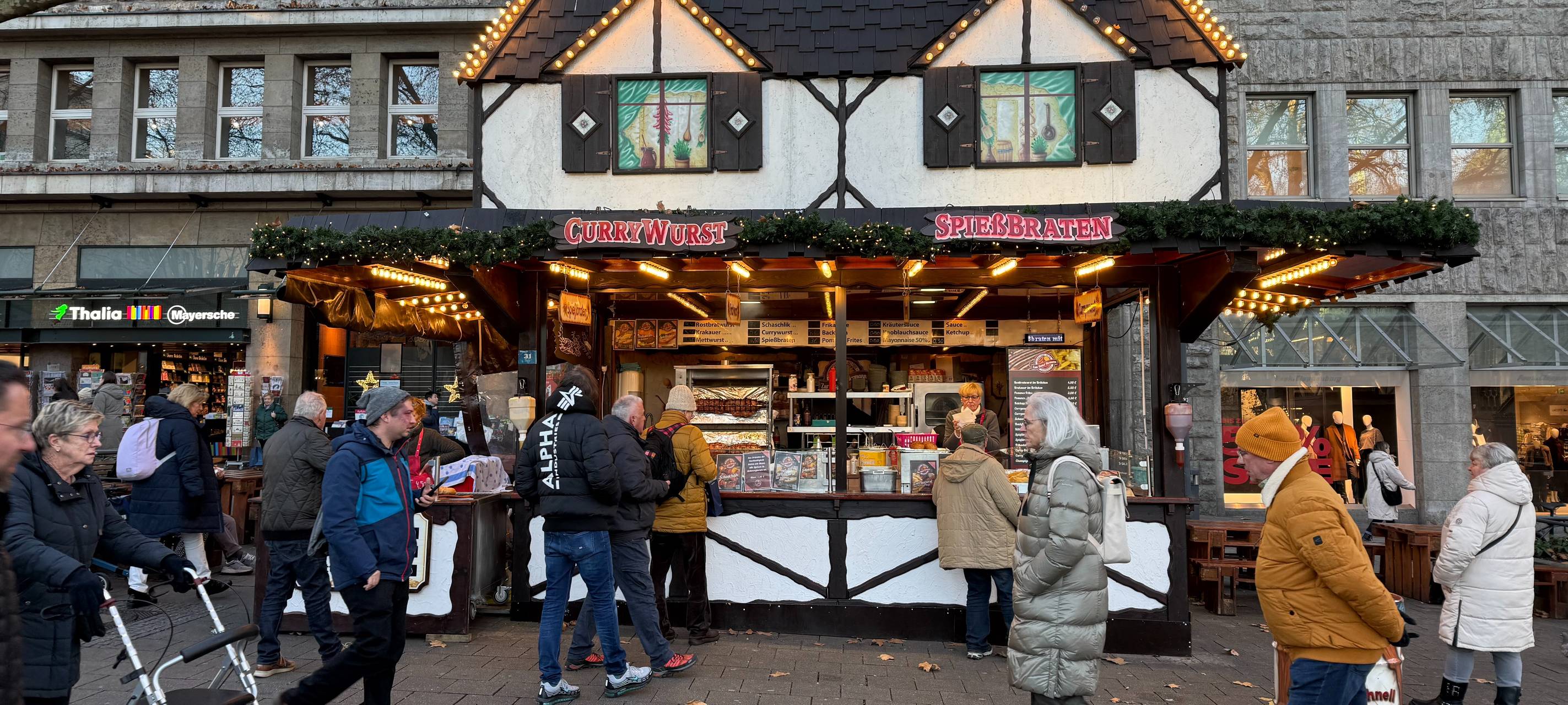 Weihnachtsmarkt-Challenge in Essen: Wie weit mit 50 Euro?