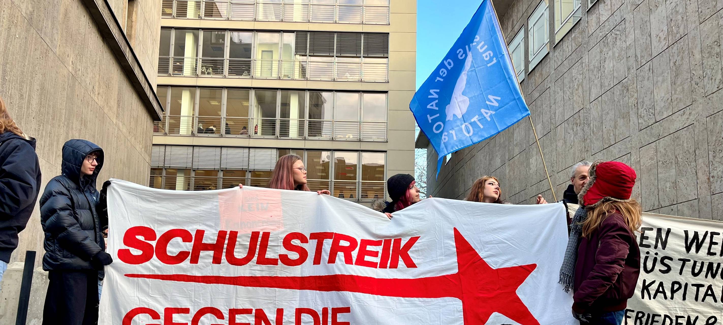 Schulstreik in Essen: Demo gegen die Wehrpflicht