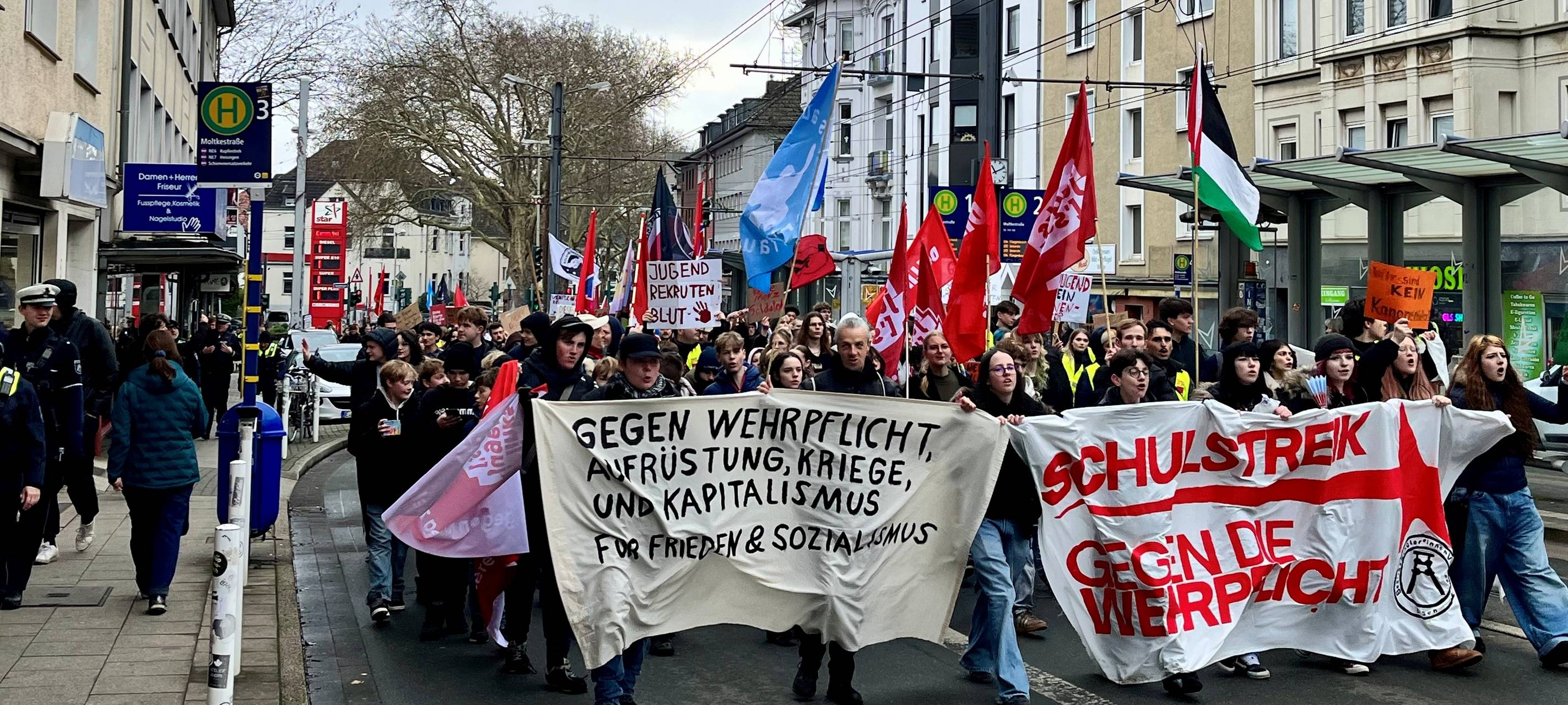 Schulstreik in Essen: Demo gegen die Wehrpflicht