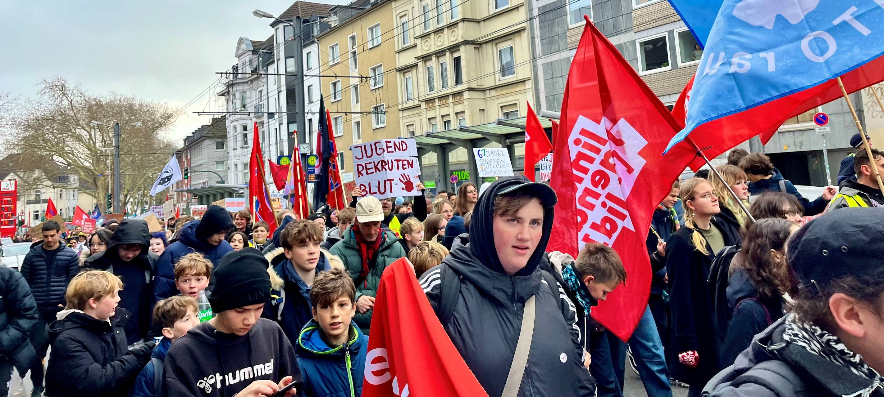 Schulstreik in Essen: Demo gegen die Wehrpflicht