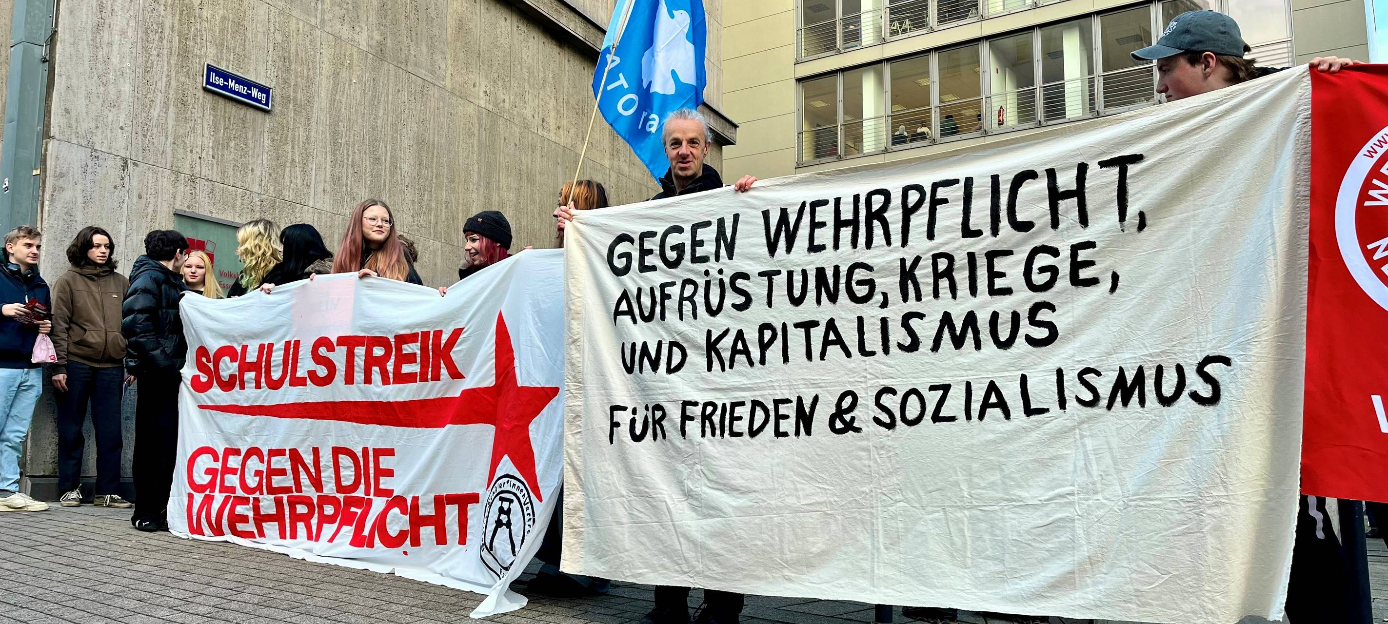 Schulstreik in Essen: Demo gegen die Wehrpflicht