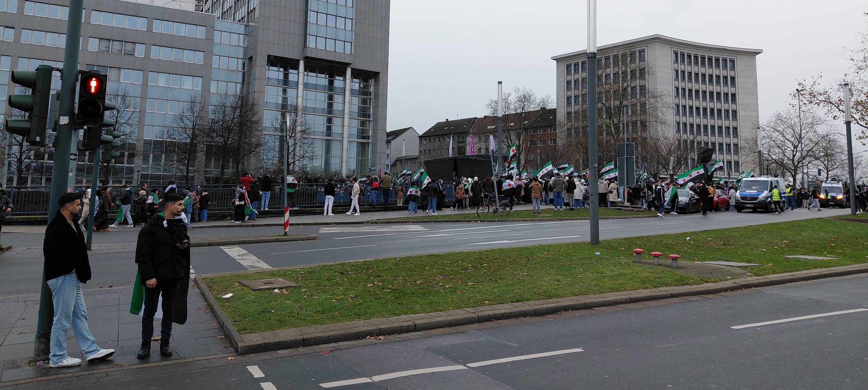 Großdemo in Essen: Ein Jahr nach Machtwechsel in Syrien