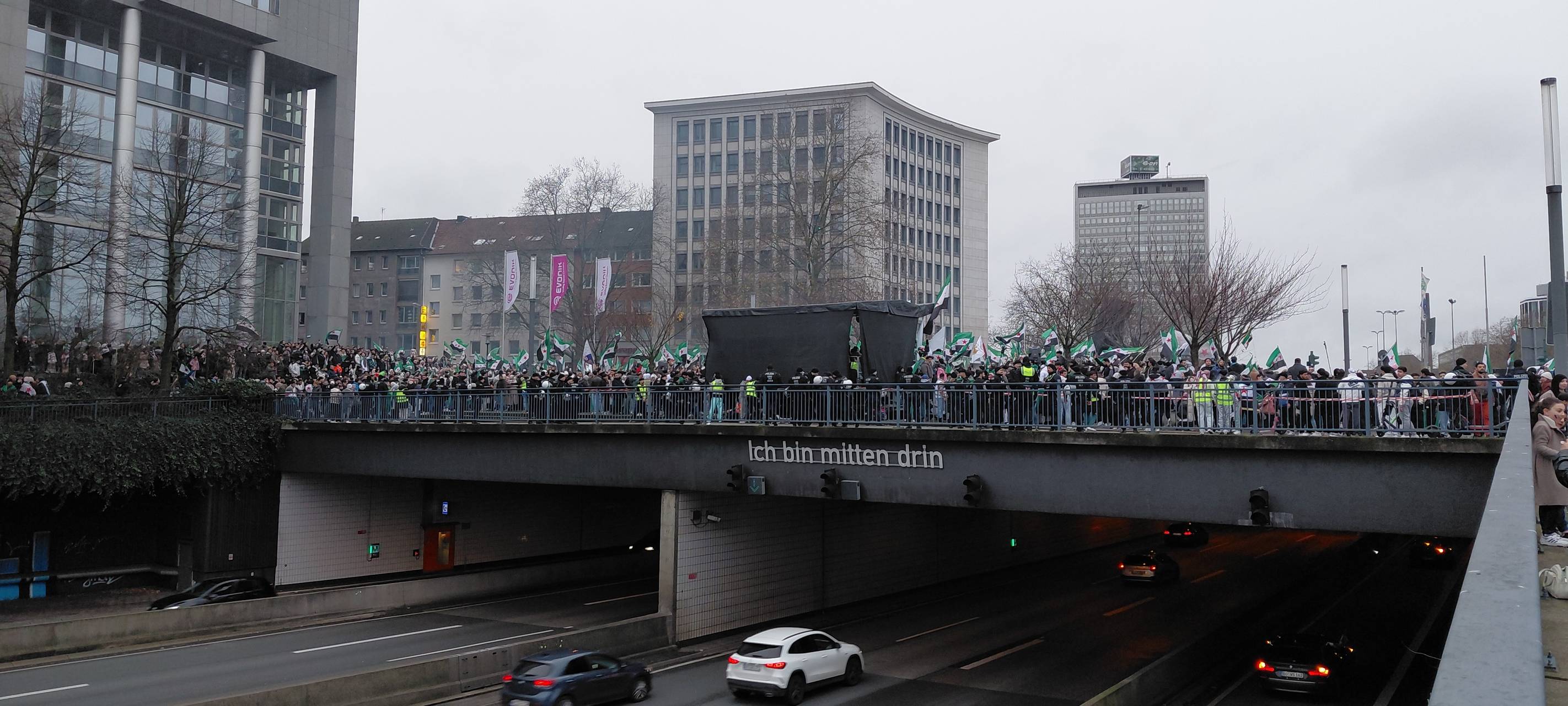 Großdemo in Essen: Ein Jahr nach Machtwechsel in Syrien