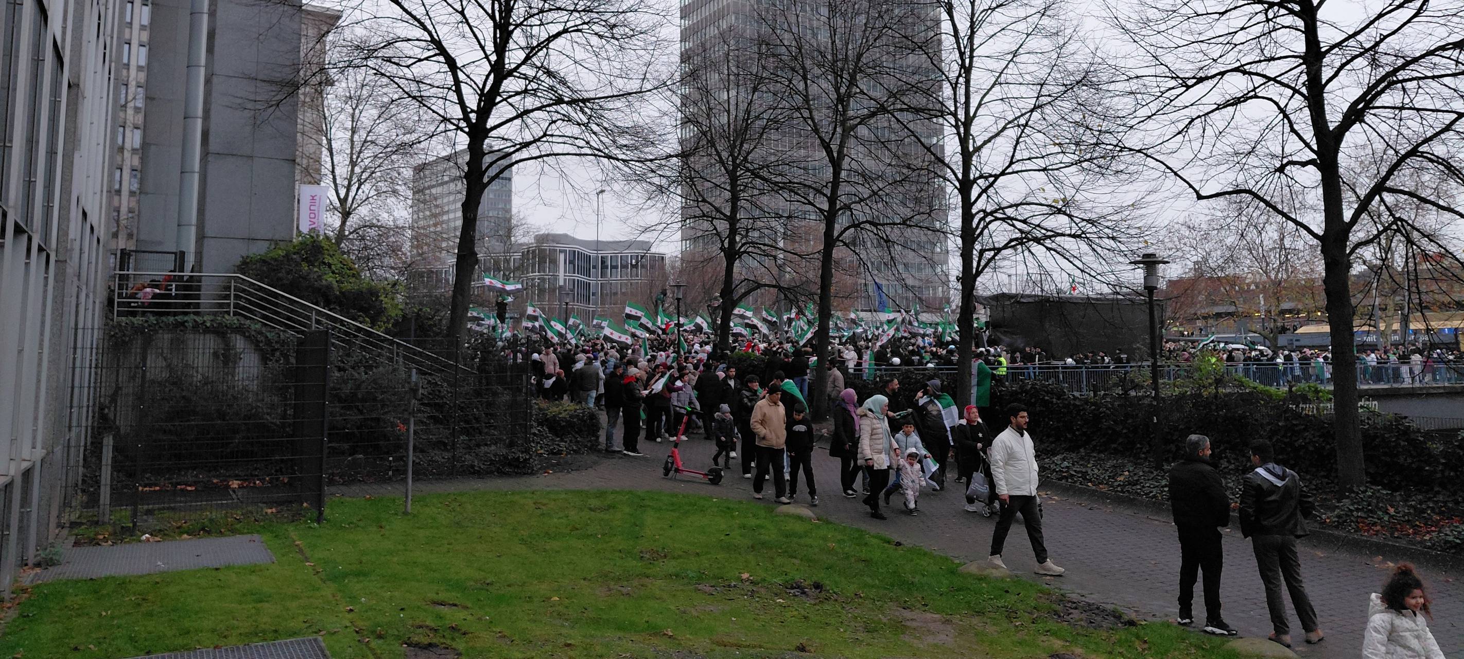 Großdemo in Essen: Ein Jahr nach Machtwechsel in Syrien