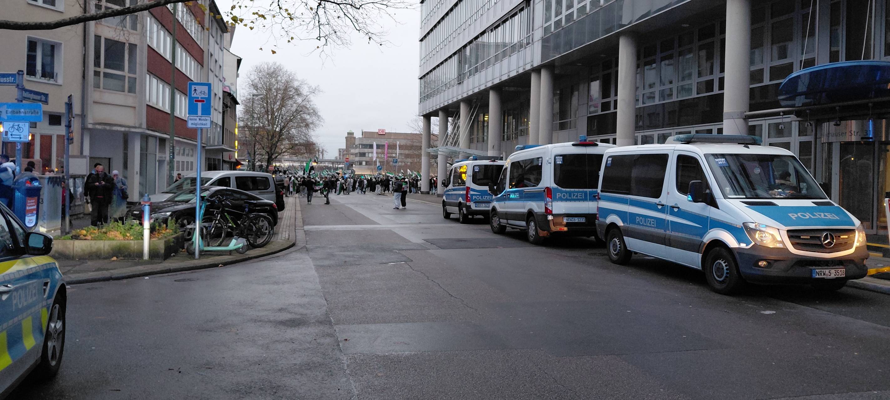 Großdemo in Essen: Ein Jahr nach Machtwechsel in Syrien