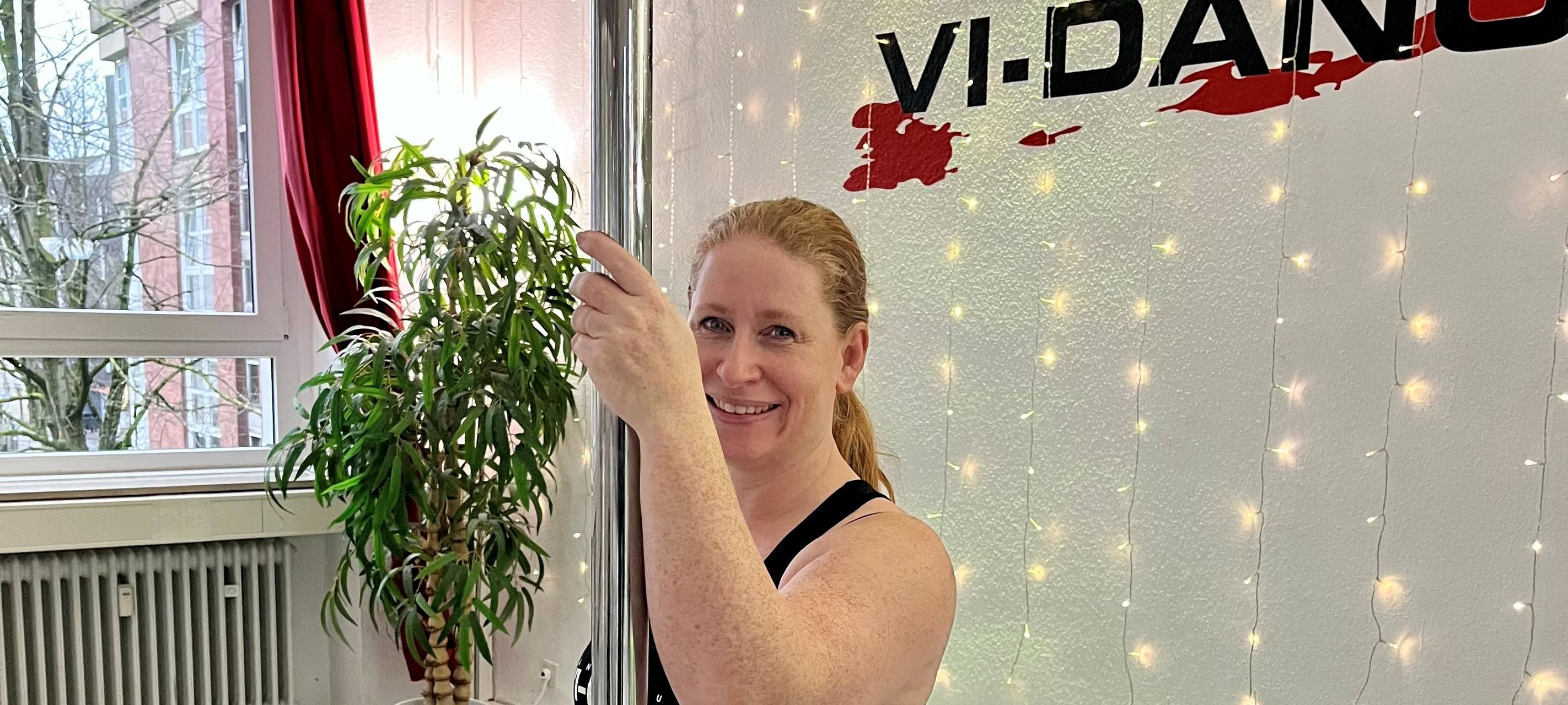 Radio Essen bekommt Tipps von Poledance-Trainerin