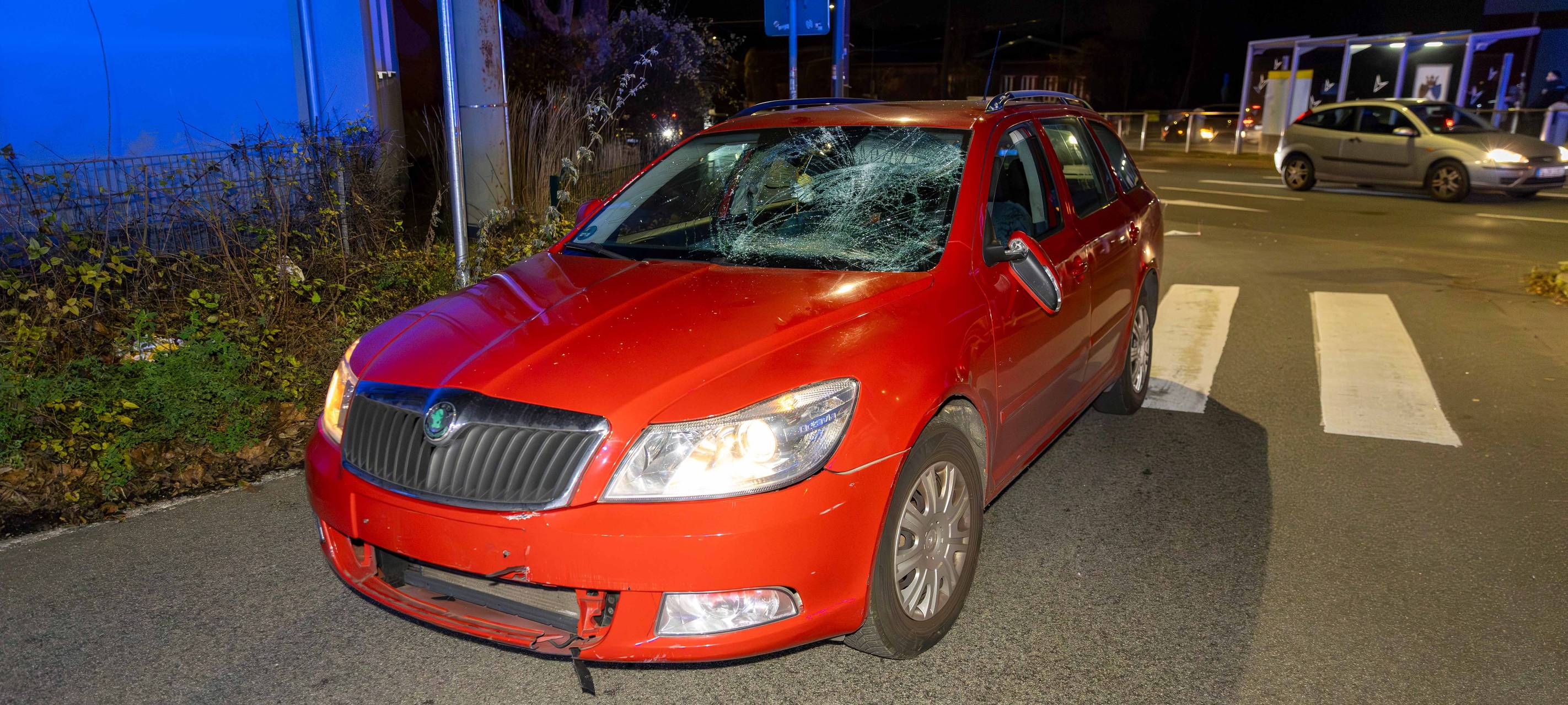 E-Scooter-Fahrt in Essen endet auf einer Motorhaube
