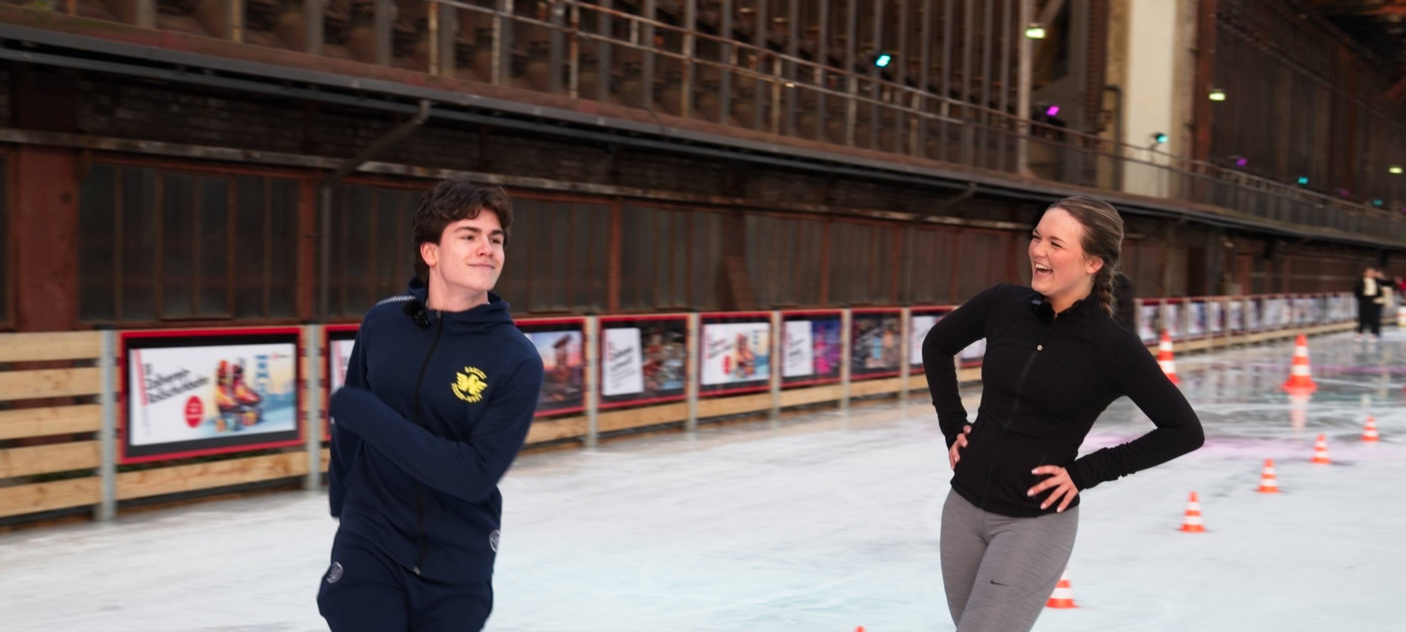 Eisbahn auf Zollverein: Eiskunstlauf versus Eishockey - die Challenge
