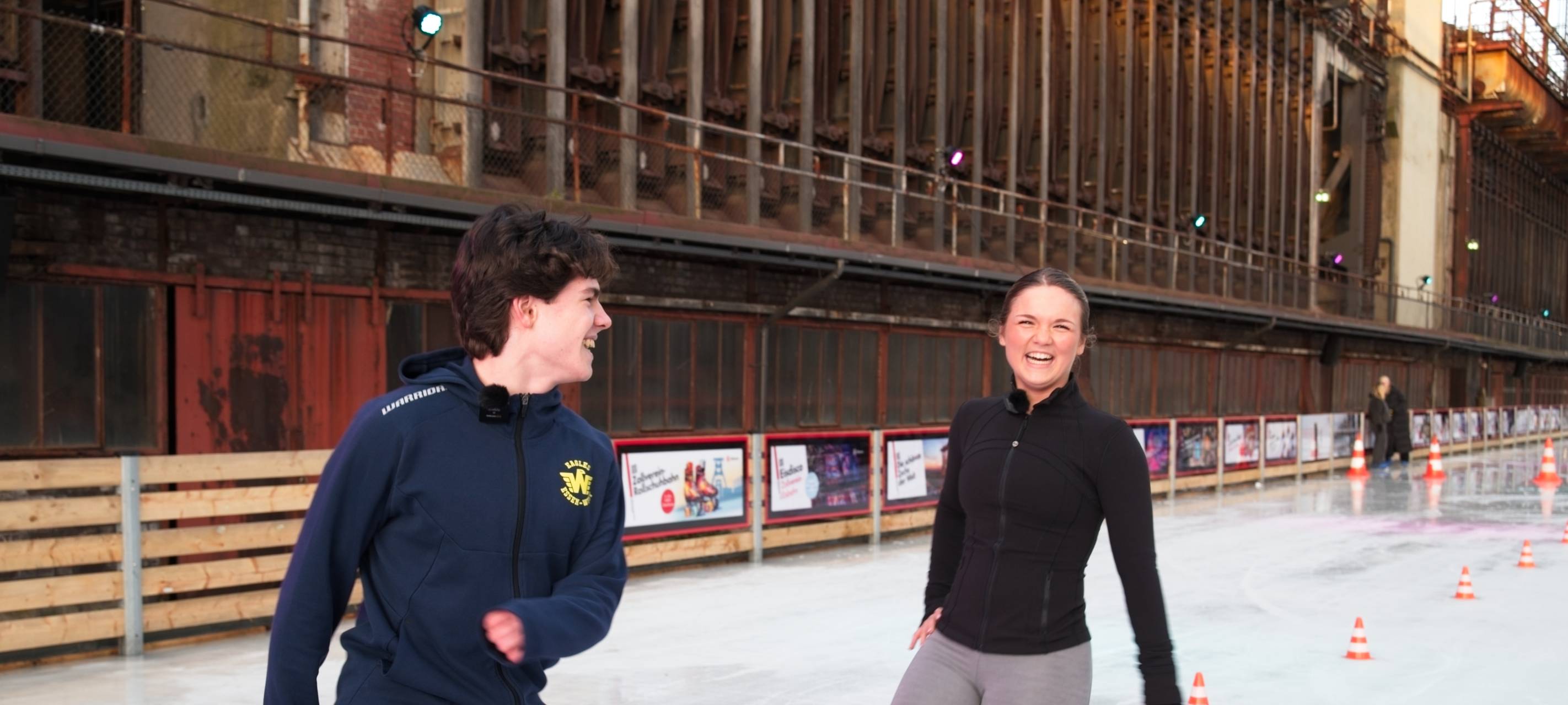 Eisbahn auf Zollverein: Eiskunstlauf versus Eishockey - die Challenge