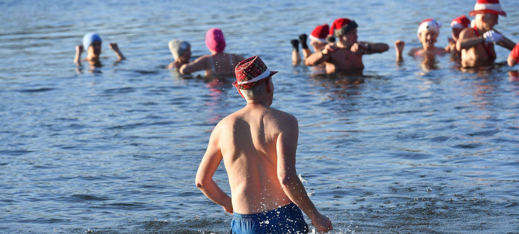 Weihnachtsbaden des Vereins Berliner Seehunde