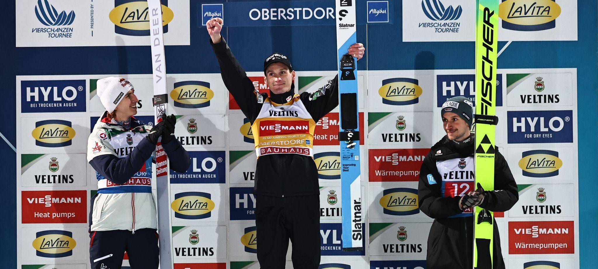 Das Siegerpodest von Oberstdorf