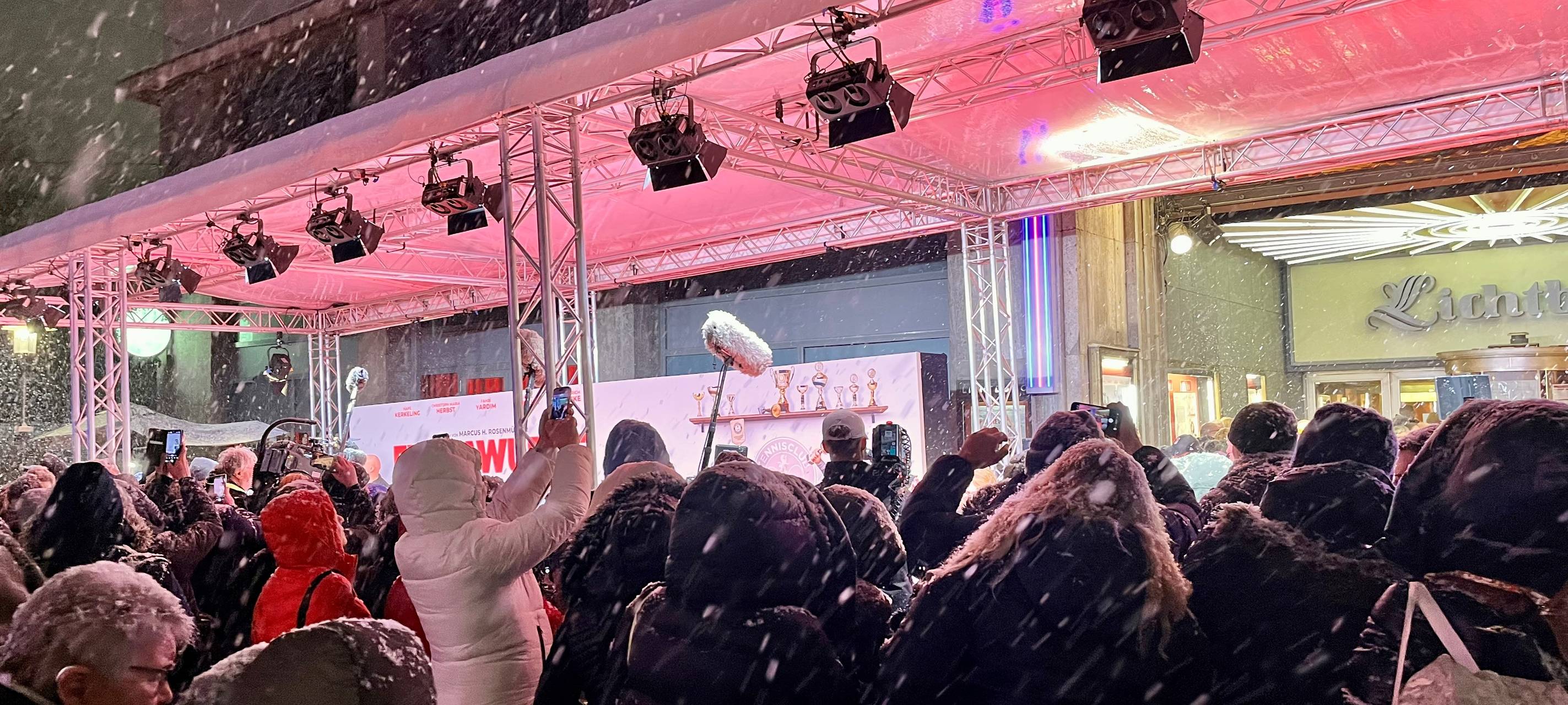 Premiere in Essen - Hape Kerkeling und Co. feiern "Extrawurst"