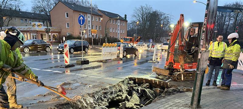 Nach Wasserrohrbruch in Essen - Hauptstraße weiter einspurig