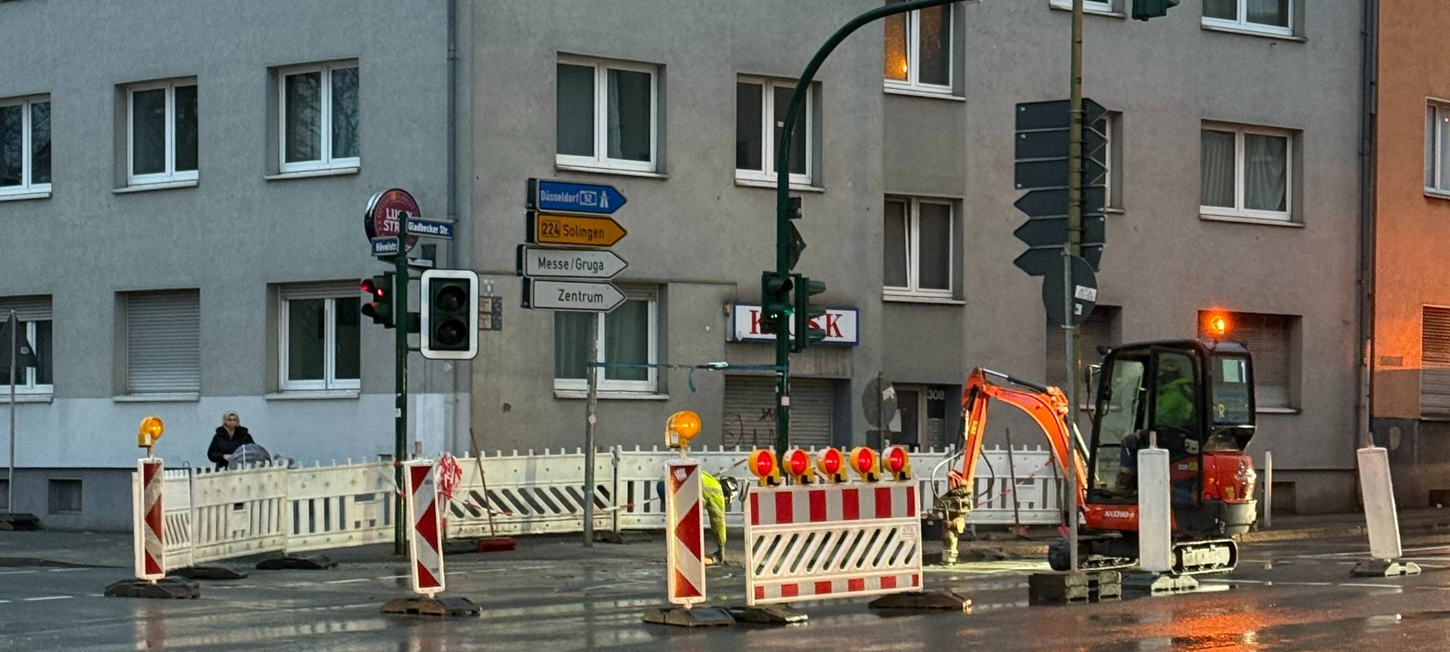 Wasserrohrbruch in Essen - Hauptverkehrsstraße betroffen