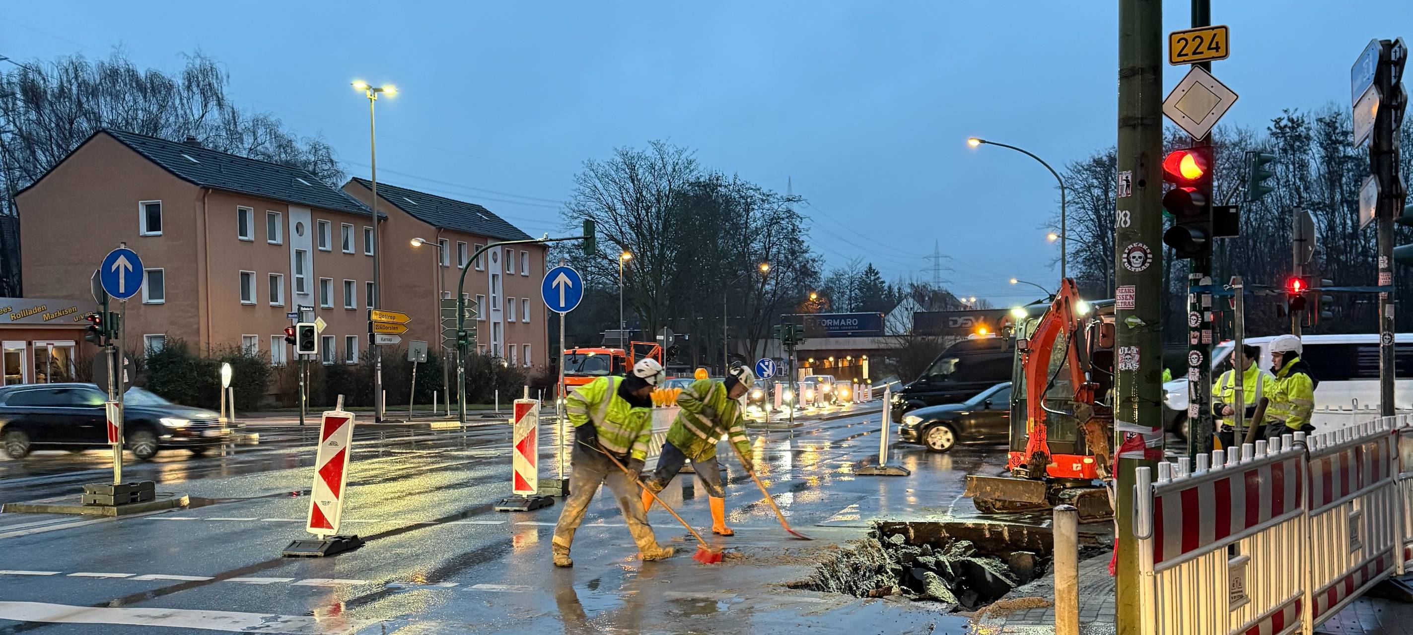 Wasserrohrbruch in Essen - Hauptverkehrsstraße betroffen