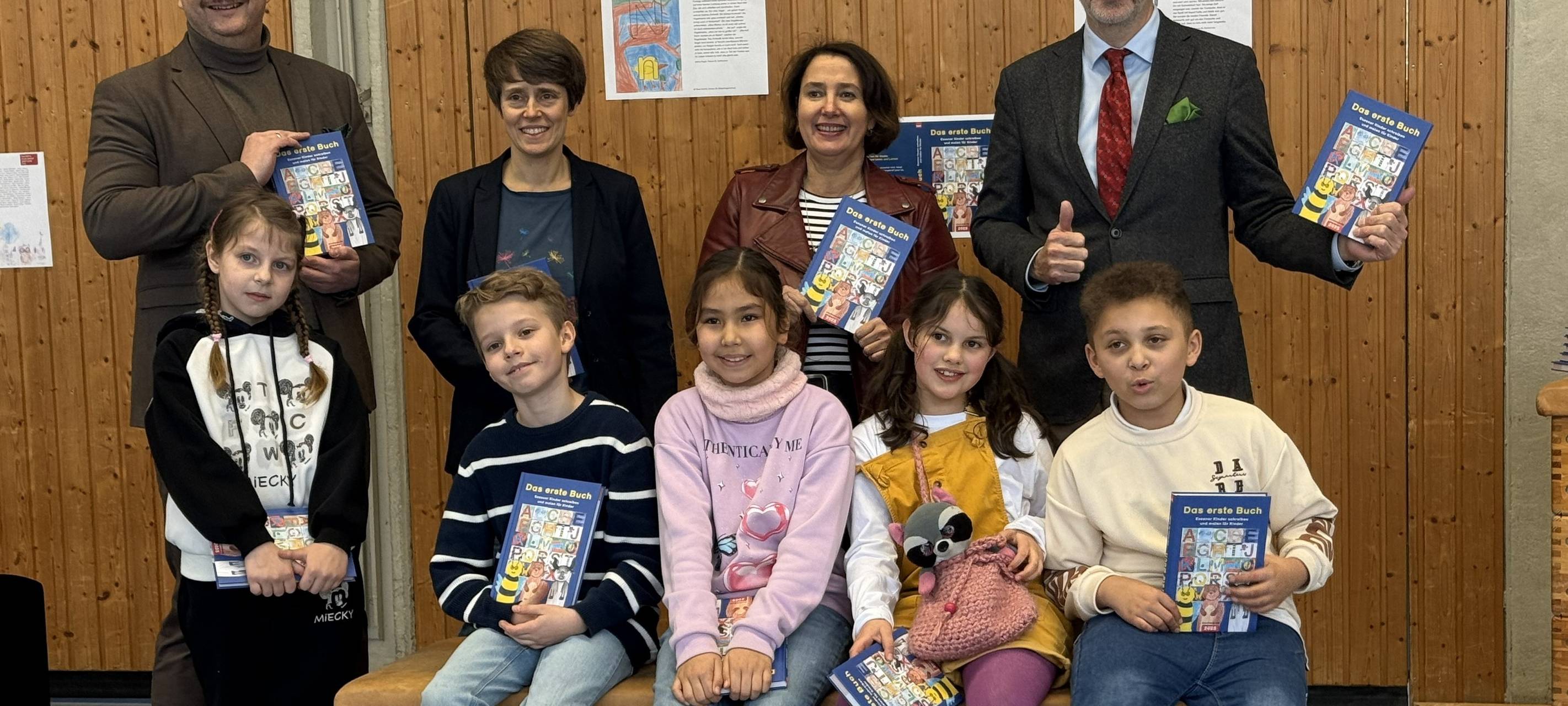 Schüler in Essen bekommen Geschenke