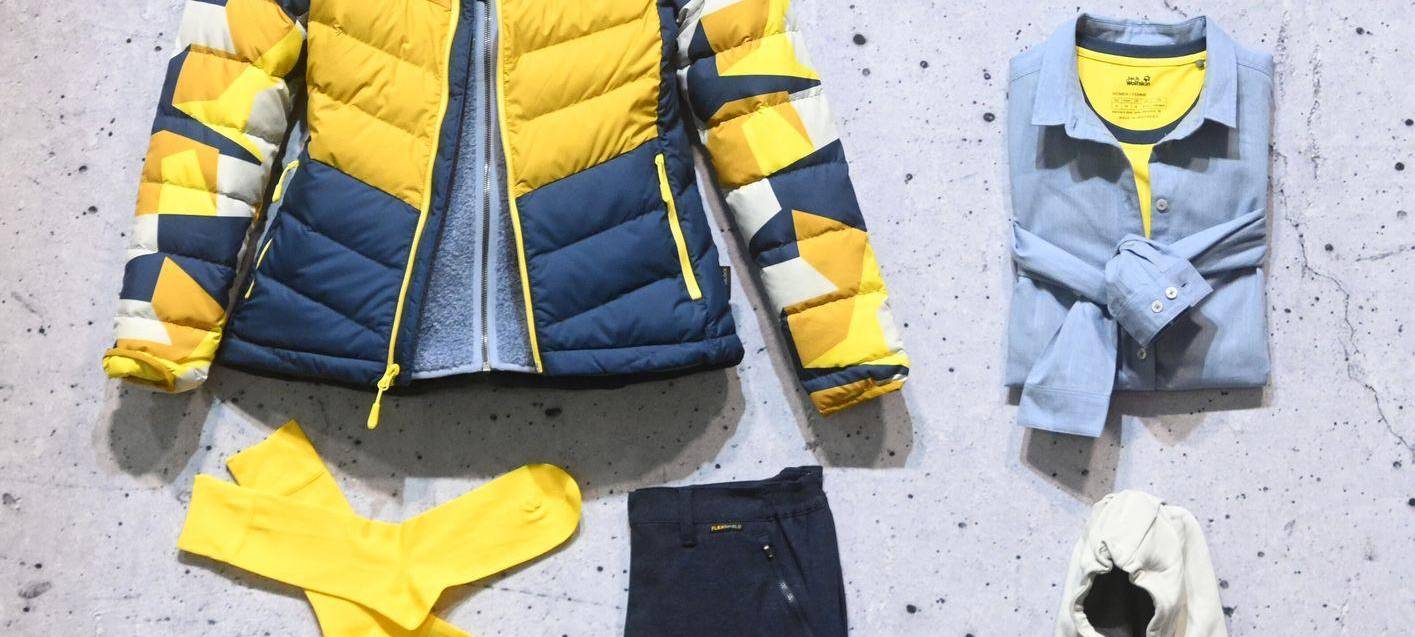 Ausgestellte Bekleidung auf der Sportartikelmesse Ispo