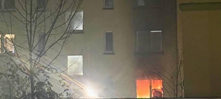 Wohnung brennt in Essen - Familie rettet sich selbst