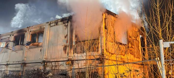 Container stehen in Flammen; Foto: Feuerwehr Essen