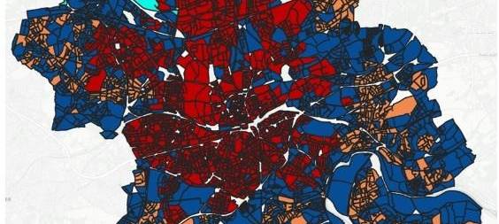 Die Karte aus der Kommunalen Wärmeplanung für das Jahr 2045. Dunkelblau: Dezentrale Wärmeversorgung. Orange: Prüfgebiet Wärmenetz. Rot: Wärmenetzausbaugebiet. Hellblau: Prüfgebiet Wasserstoff.