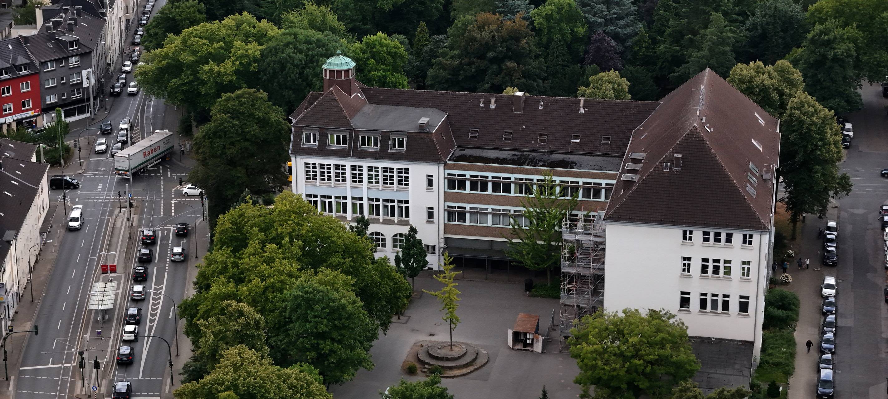 Schule in Essen bekommt Containerbau - Grünfläche soll weichen