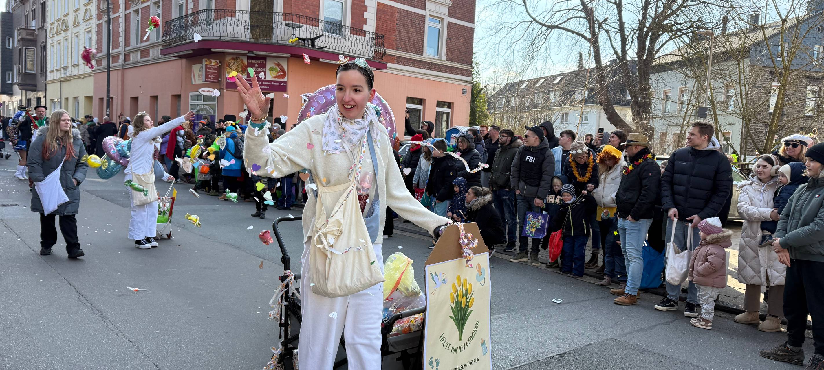 "Alles wie immer": Karnevalsumzug in Essen auch sonntags ein Erfolg