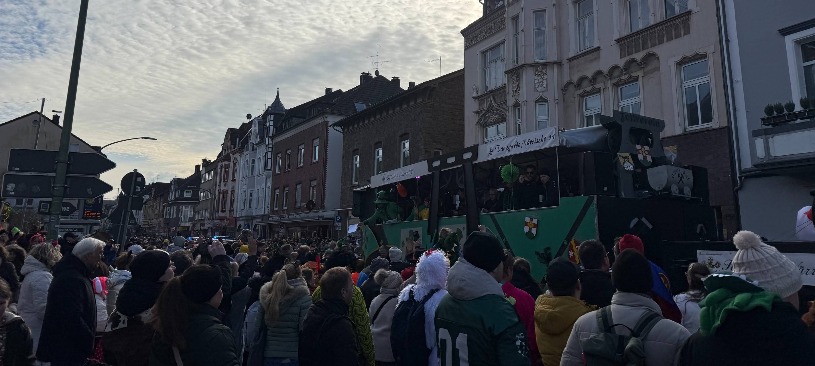 "Alles wie immer": Karnevalsumzug in Essen auch sonntags ein Erfolg